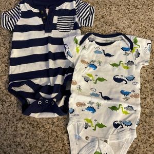 Baby onesies set (2) 6-9M